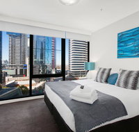 Spacious Modern Apartment near Crown - Schoolies Week Accommodation
