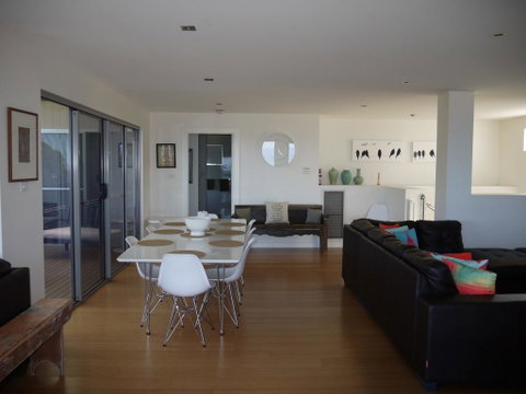 Spectacular Holiday Living - Schoolies Week Accommodation 1