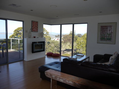 Spectacular Holiday Living - Schoolies Week Accommodation 3