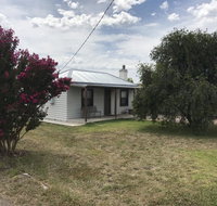 Stable Cottage - Schoolies Week Accommodation
