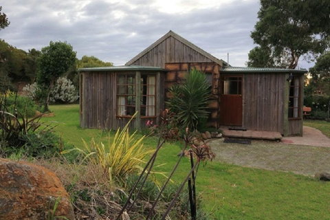 Stanley Lakeside Spa Cabins - Schoolies Week Accommodation 2