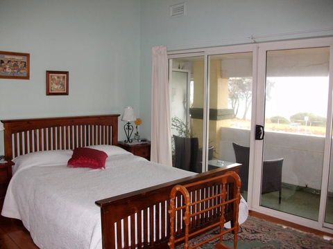 Stella's Dromana Hotel - Schoolies Week Accommodation 2