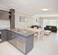 Stonewood Villas - Schoolies Week Accommodation
