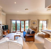 Strathearn Park Lodge - Schoolies Week Accommodation