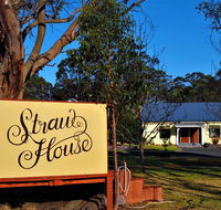 Straw House B and B - Schoolies Week Accommodation