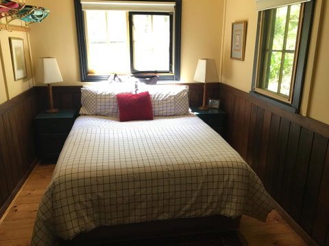 Stringer's Cottage - Schoolies Week Accommodation 1