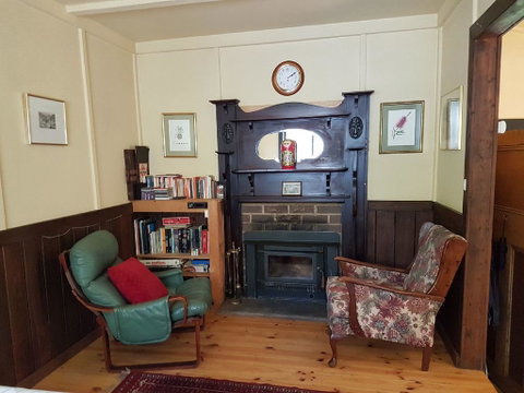 Stringer's Cottage - Schoolies Week Accommodation 3