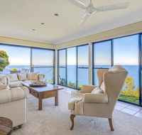 STUNNING CLIFF TOP HOME // POOL  GAMES - Schoolies Week Accommodation