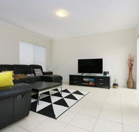 Stunning Home Near Scarborough Beach Sleeps 11 - Schoolies Week Accommodation