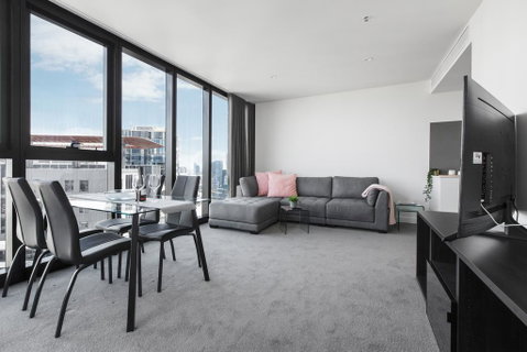 Stunning Luxury Apartment High Above The City - Schoolies Week Accommodation 2