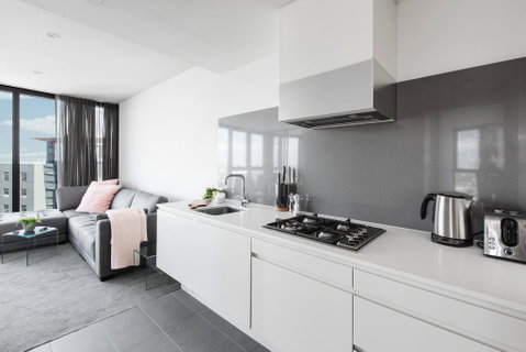 Stunning Luxury Apartment High Above The City - Schoolies Week Accommodation 3