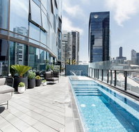Stunning luxury apartment high above the city - Schoolies Week Accommodation