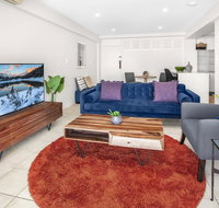 Stylish 2-Bed Apartment with Sweeping River Views - Schoolies Week Accommodation