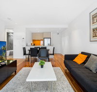 Stylish Apartment With Large Balcony and Parking - Schoolies Week Accommodation