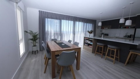 Stylish Holiday Unit - Schoolies Week Accommodation 1