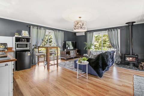 SUNNYDELL - Schoolies Week Accommodation 2