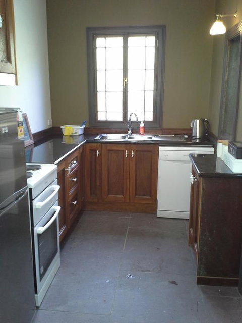 Sunset Cottages - Schoolies Week Accommodation 3