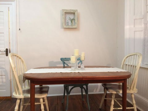 Surgeon's Cottage - Schoolies Week Accommodation 2