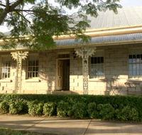 Surgeon's Cottage - Schoolies Week Accommodation
