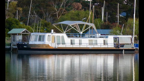Swamp Fox Luxury 2BR Dutch Barge - Schoolies Week Accommodation 2