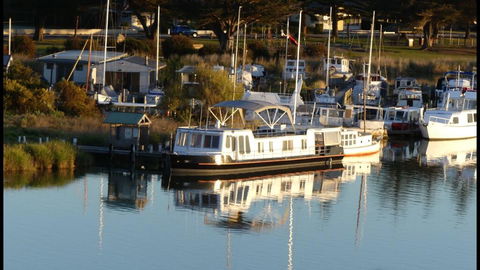 Swamp Fox Luxury 2BR Dutch Barge - Schoolies Week Accommodation 0