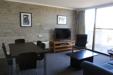 Tanderra 4 - Schoolies Week Accommodation 1