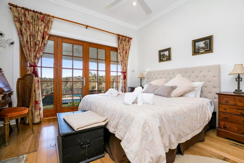 Taradale House Estate - Schoolies Week Accommodation 0