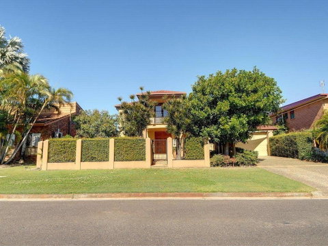 Tarcoola 41 - 5 BDRM Canal Home With Pool - Schoolies Week Accommodation 1