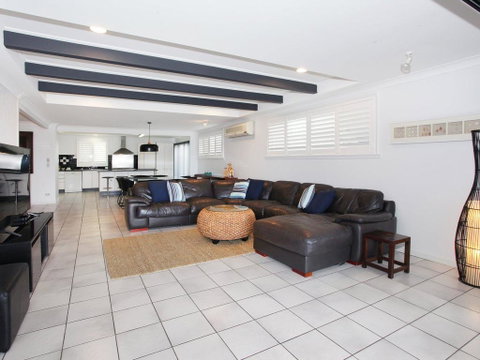 Tarcoola 49 - 4 BDRM Canal Home With Pool - Schoolies Week Accommodation 1
