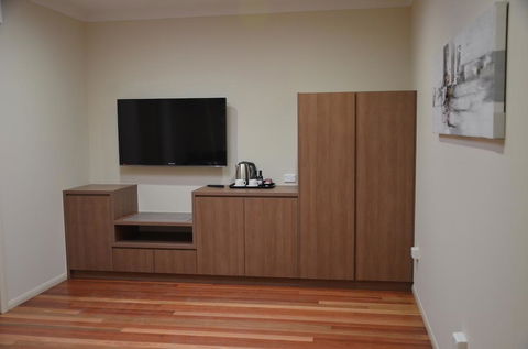 The Australian Hotel Motel - Schoolies Week Accommodation 3