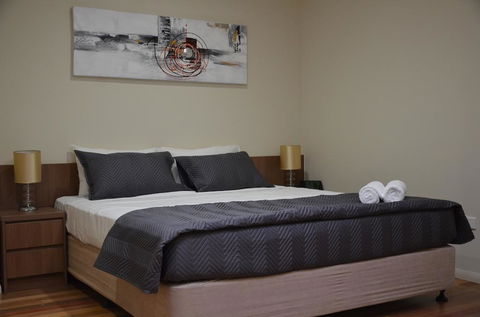The Australian Hotel Motel - Schoolies Week Accommodation 2