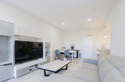 The Beach Pad - Schoolies Week Accommodation 0