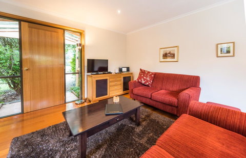Parnella Kettering - Schoolies Week Accommodation 12