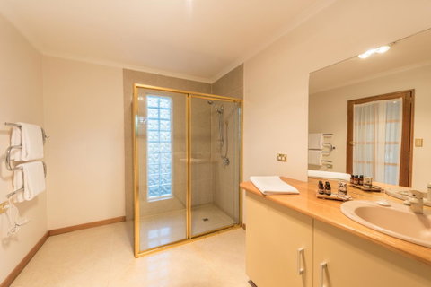 Parnella Kettering - Schoolies Week Accommodation 8