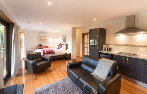 Parnella Kettering - Schoolies Week Accommodation 5