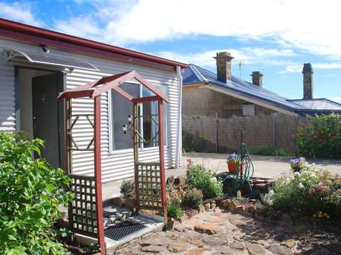 Oatlands Retreat - Schoolies Week Accommodation 0