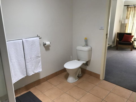 Oatlands Retreat - Schoolies Week Accommodation 11