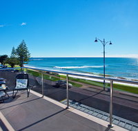 Penguin Waterfront Escape - Schoolies Week Accommodation