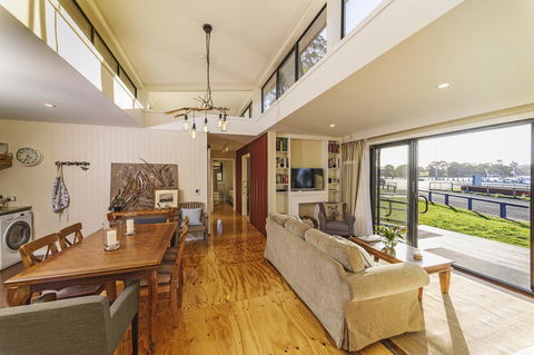 Coastal Pods Wynyard - Schoolies Week Accommodation 21