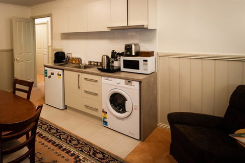 Maria Views Bed & Breakfast - Schoolies Week Accommodation 24