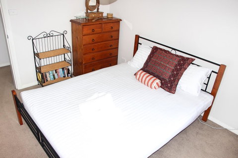 Front Row Beachfront - Schoolies Week Accommodation 10