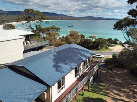Front Row Beachfront - Schoolies Week Accommodation 1