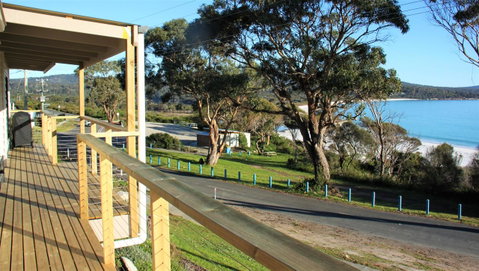 KINGFISHER COTTAGE Beachfront At The Binalong Bay - Schoolies Week Accommodation 8