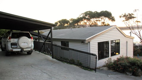 KINGFISHER COTTAGE Beachfront At The Binalong Bay - Schoolies Week Accommodation 21