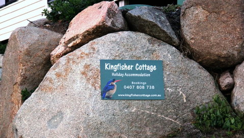 KINGFISHER COTTAGE Beachfront At The Binalong Bay - Schoolies Week Accommodation 15
