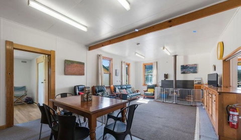 Return To Sender Lodge - Schoolies Week Accommodation 6