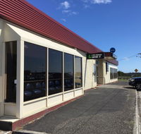 Regatta Point Tavern  Holiday Villas - Schoolies Week Accommodation