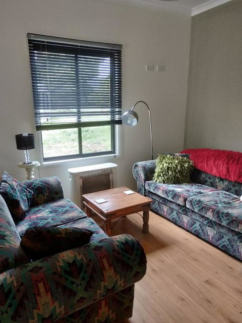 Wanderlust Cottage - Schoolies Week Accommodation 12