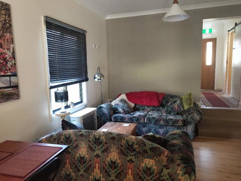 Wanderlust Cottage - Schoolies Week Accommodation 4