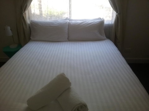Tullah Tavern - Schoolies Week Accommodation 1
